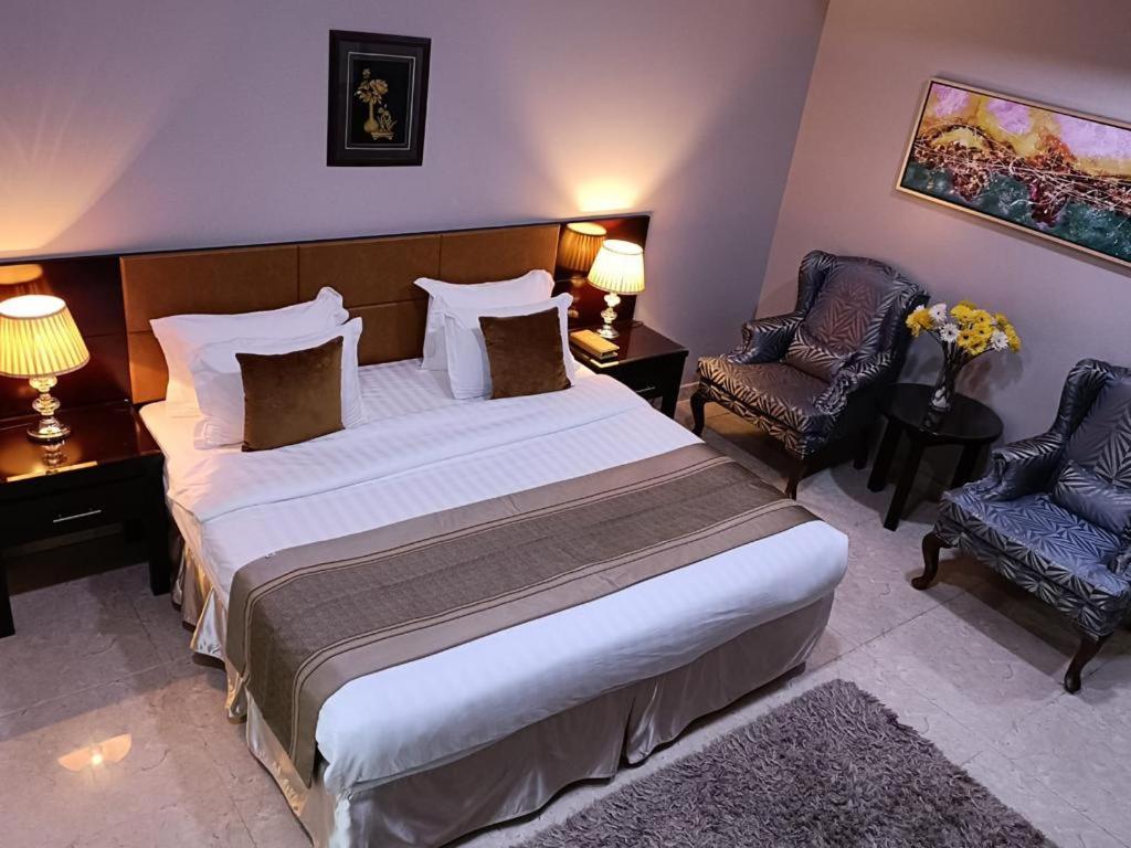 วัน ทู วัน แกรนด์ มาร์เบีย Aparthotel อัลโคห์บาร์ ภายนอก รูปภาพ