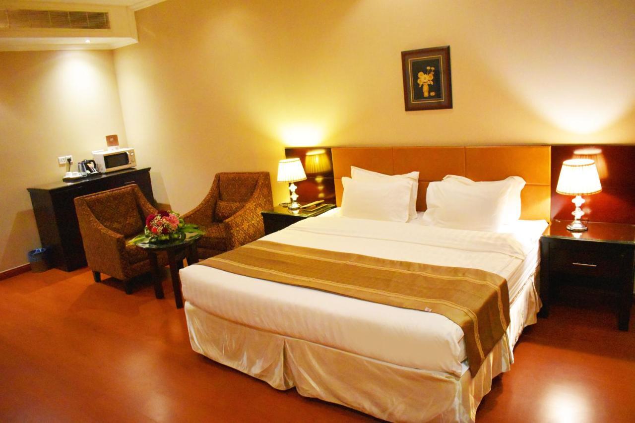 วัน ทู วัน แกรนด์ มาร์เบีย Aparthotel อัลโคห์บาร์ ภายนอก รูปภาพ